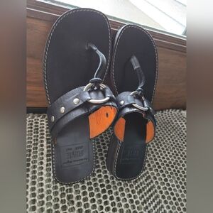 FRYE Riven LEATHER SANDAL Thong 7.5 Southwest Stud Western Coastal Cowgirl EUC